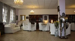 Hotel Attaché - Image 5