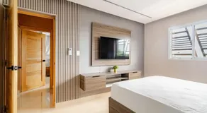 Luxury Family Retreat Private Jacuzzi 3 Levels - Image 2