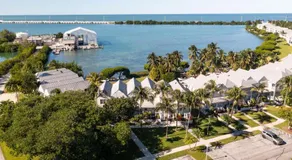 Beach House Getaway - 2BR 2-5BA Coastal Villa - Image 2