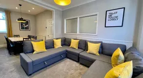 Large House near Victoria Park For Groups, 10 mins bus to City Centre - Image 4