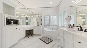 Luxury Mansion in The Woodlands TX with Heated Pool, Spa, BBQ & Basketball Court - Image 2
