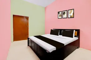 Hotel O 82972 Luxury Guest House - Image 2