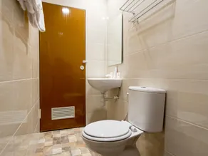 OYO 938 Kingstone Guest House - Image 5