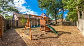 Spacious Retreat - Near IAH Airport & Lake Houston, Sleeps 9 - Image 3