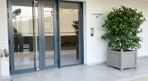 Suite de 2 chambres privatives, proche port & aéroport, vue mer & montagne, petit-déjeuner et parking inclus - Image 2