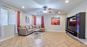 Entire home in Glendale, Arizona - Image 4