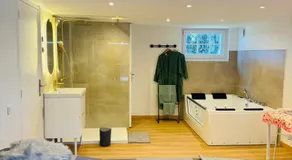 Love Room Jacuzzi Privatif à Martigues - Image 3