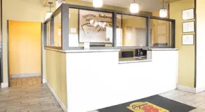 Super 8 by Wyndham Indianapolis South - Image 3