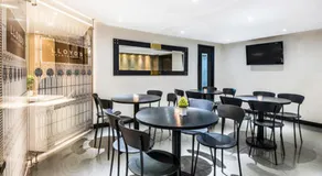Lloyds Apartasuites Parque 93 - Image 5