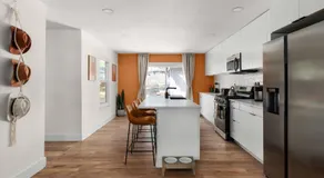 10 Min to Downtown - Modern 6 Bedroom 3 Bath Oasis - Yard Games - Image 3