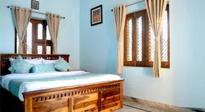 Hotelier Hosts - A Home Stay - Image 2