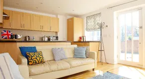 Half Turn Cottage - Image 2