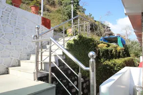 Hotel Lake Inn - A Luxury Lake View Hotel - Image 3