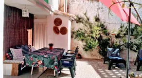 Charming House in El Poyo del Cid with Garden and Terrace - Image 3