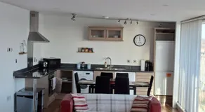 Elegant three bedroom flat - Image 3