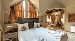 Royal Valentina Castle - Image 2