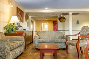 Econo Lodge Inn & Suites Santa Rosa South - Image 5