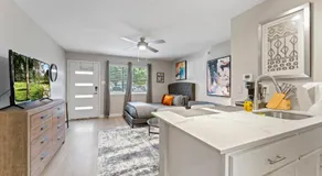 Cozy Efficiency Studios Close to Downtown and Domain - Image 3