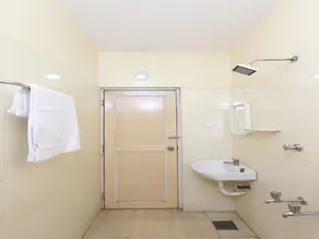 OYO 1054 Hotel AVNB Towers - Image 5