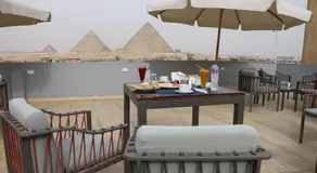 Pyramids Motel - Image 5