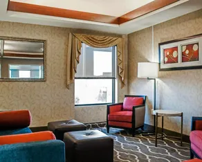 Comfort Inn & Suites - Image 4