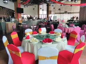 Courtyard Hotel 1Borneo - Image 4