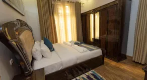 Luxury Garden Palace - Image 2