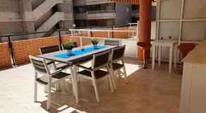 Relax y cómodo APARTAMENTO CON GRAN TERRAZA, PARKING, PISCINA Y CON VISTAS AL MAR, A SOLO 50 m DE LA PLAYA - Image 4