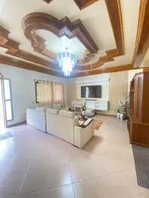 Exclusive house with pool - Image 4