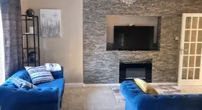 Comfortable 4 Bedroom Stay, Sleeps 7, Parking & WiFi - Image 2