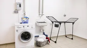 7SCHWABEN - 7 vollausgestattete Wohnungen unter einem Dach mitten in Bad Urach - Küche - Bad - WLAN - Waschmaschine - kostenloses Parken - E-Bike-Garage mit Ladestation - Altstadt, Bus, Bahn, E-Ladestation unter 5 Min - barrierefrei - rollstuhlgerecht - Image 4