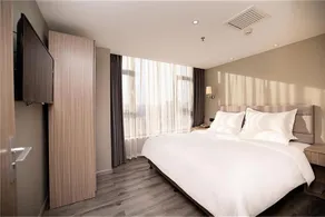 Madison Hotel Zhengzhou Erqi Square - Image 3