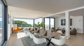 Luxury villa with private pool - Image 4