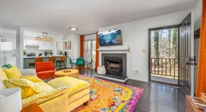 Color Pop Cottage Stylish 2BR with 2 Parking Spots - Image 2