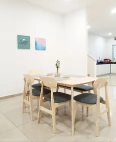 JOVIAL COZY&STYLISH 2STORYHOUSE 4ROOM@BMJURU - Image 4