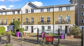 Lovely 3 Bedroom House Short Term Rental & Flexible Renting Limehouse with private parking and garde - Image 5