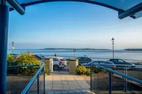 South Beach View - 2 Bedroom Apartment - Tenby - Image 4