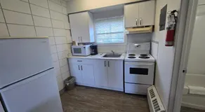 Camelot Court Motel - Image 2