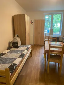 Sleep & Go Praha 9 - Triple Room - Image 2