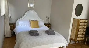 Monmouth House Lyme Regis, Up to 16 guests, dog friendly, garden, hot tub - Image 2