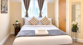 The Bluewater Retreat Sleeps 6 Free Parking Brands Hatch - Image 2