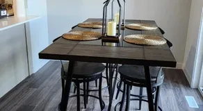 Modern 4BDRM Home-1 King Bed- 3 Queen Bed Main Suite - Image 5