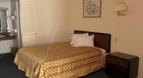 Economy Inn Toledo-Perrysburg - Image 5
