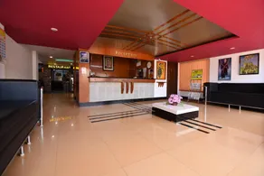 Lake View Hotel - Image 2