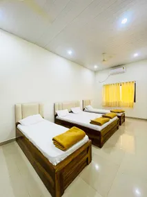 Hotel Amit Cafe and Lodging Bhimashankar - Image 2