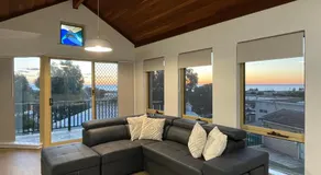 Marina Upstairs Apartment & Marina Downstairs Retreat Beresford - Image 3
