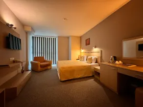 Expo Hotel - Image 2