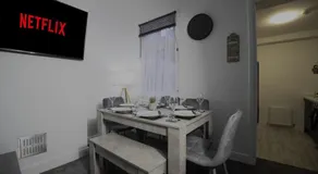 Spacious 3BR Home, WiFi, Free Parking - Image 4