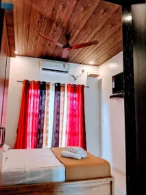 Raaviz Residency and Bar - Image 3