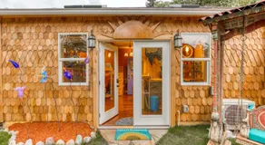 Sweet Sunshine Suite- Artistic, cozy, and colorful - Image 4